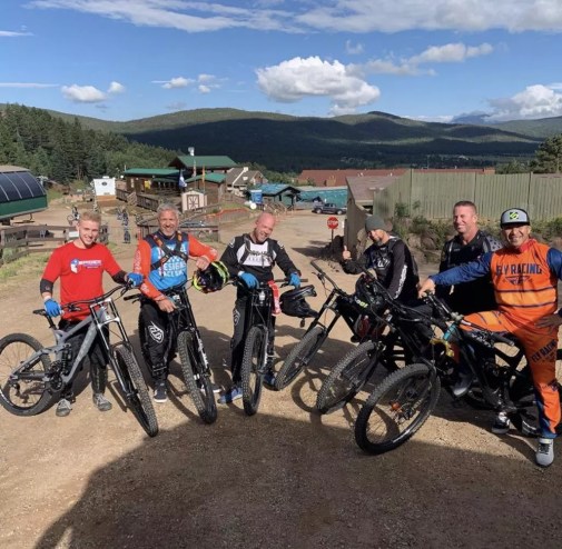 mountain biker group photo