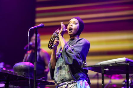 Watch Erykah Badu Pay Tribute to the Late D’Angelo in London